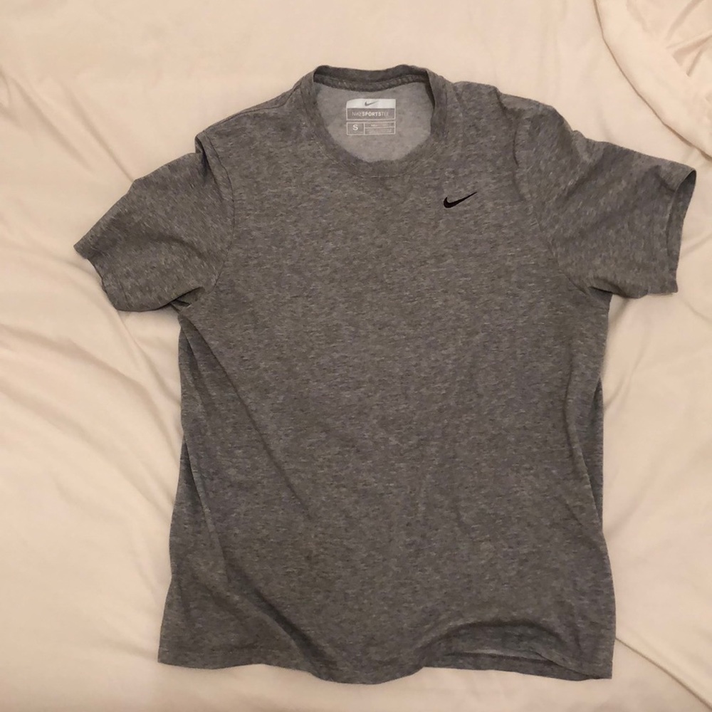 Gray Men’s Nike Sports Tee Fit Dry - Size S